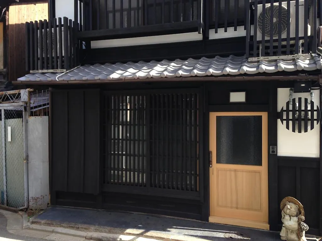 Rakuya Karasumagojo Villa Kyoto 0*,  Japan