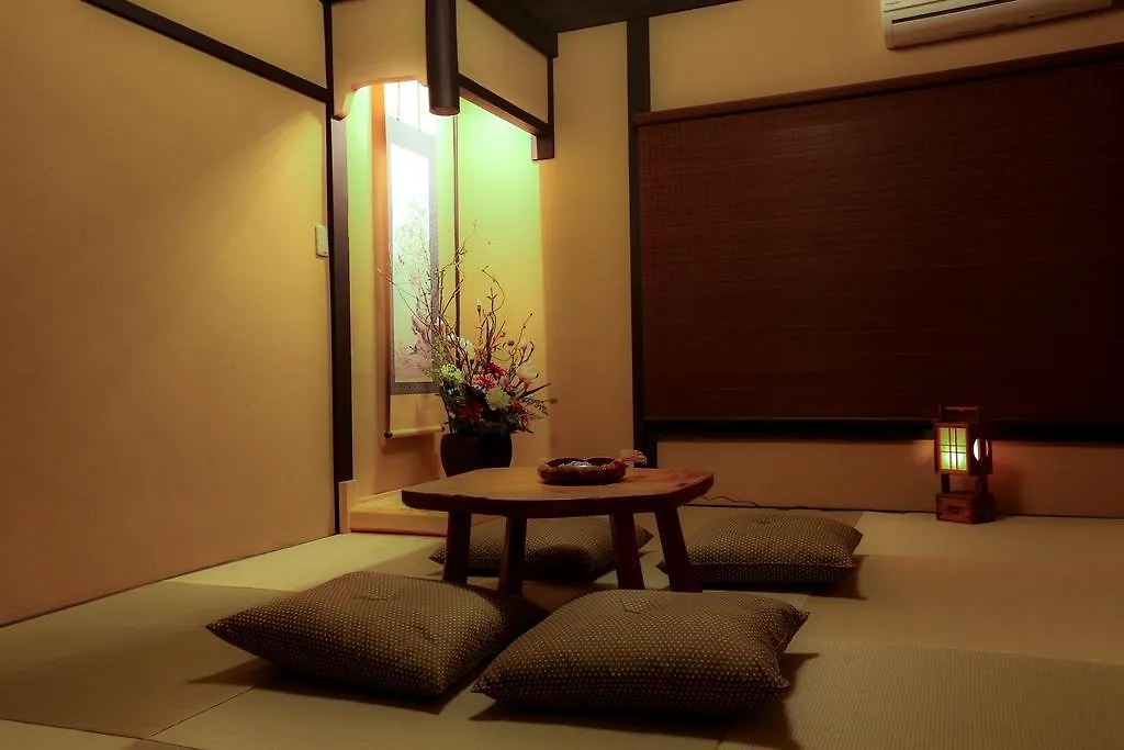 Rakuya Karasumagojo Villa Kyoto 0*,  Japan